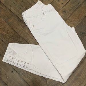 G by Guess |  White Ankle Crop Jeans EUC